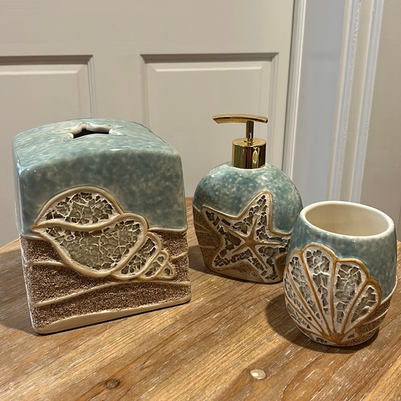 Croscill Other - Croscill Mosaic Shell Bathroom Set